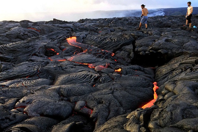 Khung cảnh núi lửa Kilauea ở Hawaii