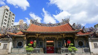 Đền Long Sơn – “Thỏi nam châm” “hút” khách ở Đài Bắc