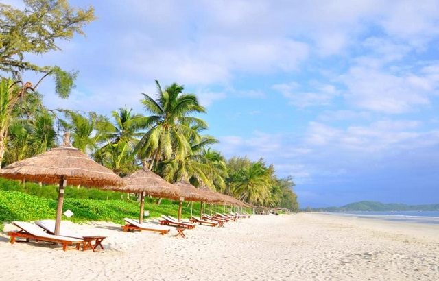 Những bãi biển hút khách nhất vào mùa tết ở Nha Trang