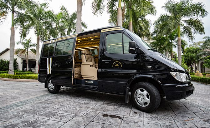 Thuê xe Limousine – Giải pháp cho người say xe