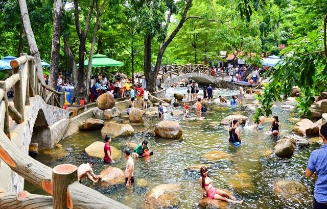 Giải nhiệt mùa hè với 3 khu vui chơi suối thác nổi tiếng gần Sài Gòn