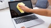 4 cách làm vệ sinh bên ngoài laptop đơn giản và hiệu quả nhất